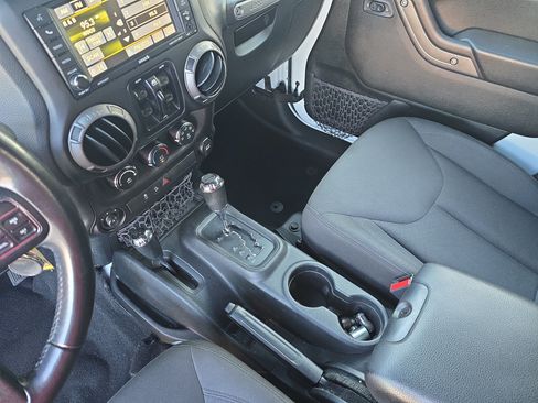 Used 2017 Jeep Wrangler Unlimited Sport w/ Quick Order Package 24S AWD/4WD image 23