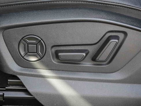 Used 2022 Audi Q7 Premium image 29