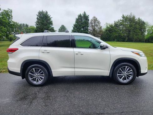 Used 2018 Toyota Highlander XLE AWD/4WD image 5