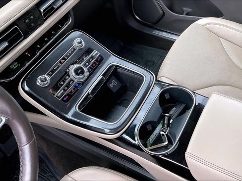 Used 2023 Lincoln Nautilus Reserve AWD/4WD image 14