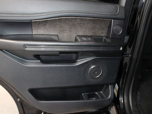 Used 2019 Ford Expedition Limited w/ Equipment Group 301A RWD image 20