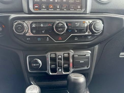 Used 2023 Jeep Wrangler Unlimited Sahara AWD/4WD image 12