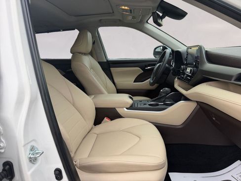 Used 2022 Toyota Highlander XLE image 15