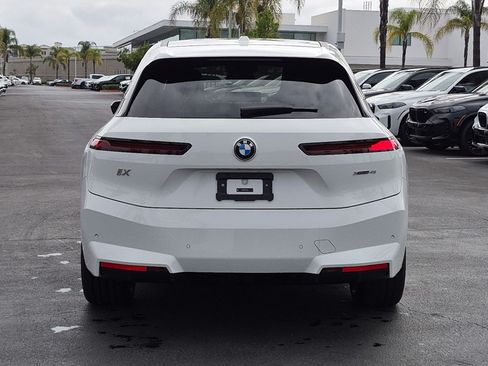 Used 2026 BMW iX xDrive45 w/ Premium Package AWD/4WD image 9