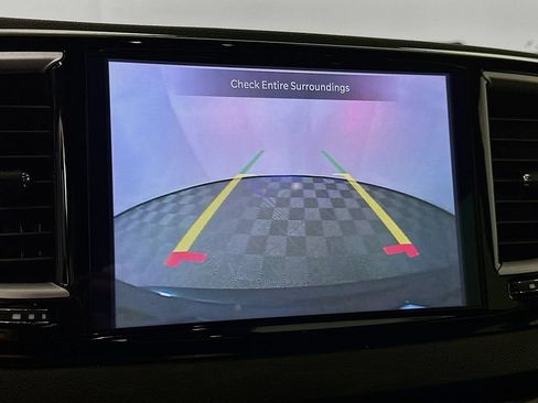 Used 2025 Chrysler Pacifica Select FWD image 19