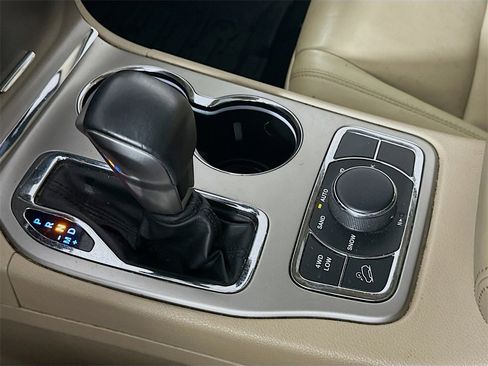 Used 2019 Jeep Grand Cherokee Limited w/ Trailer Tow Group IV image 16