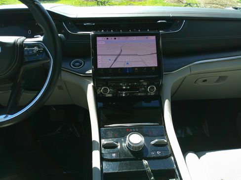 Used 2022 Jeep Grand Cherokee L Overland w/ Luxury Tech Group IV image 32