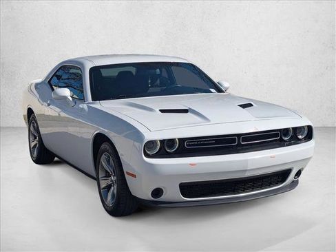 Used 2019 Dodge Challenger SXT image 3