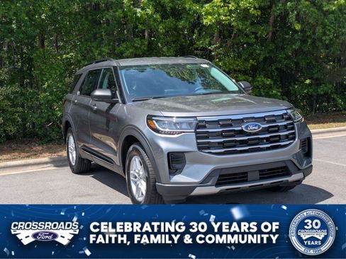 New 2026 Ford Explorer Active RWD image 2
