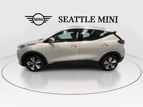Used 2022 Chevrolet Bolt EUV LT w/ Convenience Package FWD image 6