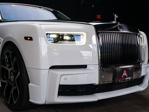 Used 2022 Rolls-Royce Phantom Sedan w/ The Phantom Package RWD image 10