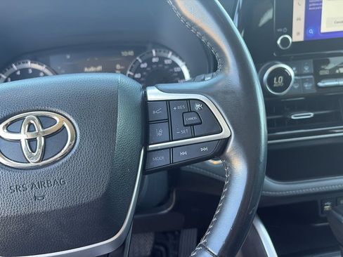 Used 2024 Toyota Highlander LE AWD/4WD image 19