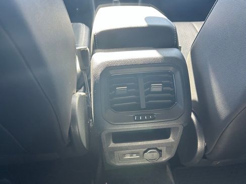 Used 2022 Volkswagen Tiguan SE image 46