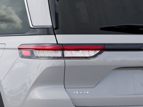 New 2026 Jeep Grand Cherokee Limited AWD/4WD image 36