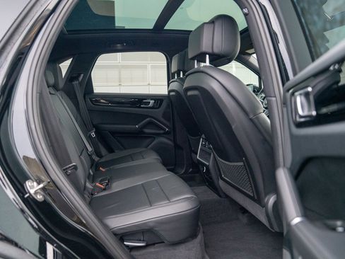 Used 2019 Porsche Cayenne image 24