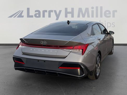 Certified 2024 Hyundai Elantra SEL w/ Convenience Package image 5