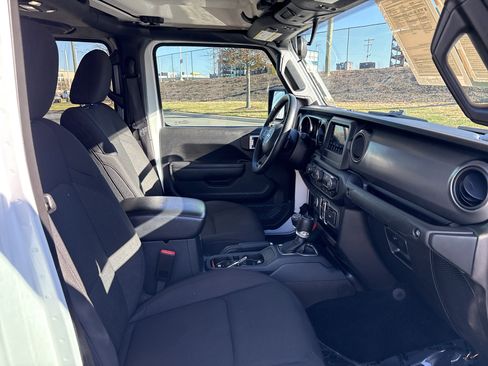 Certified 2022 Jeep Gladiator Sport image 24