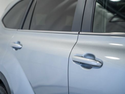 Used 2025 Toyota Highlander XLE AWD/4WD image 16