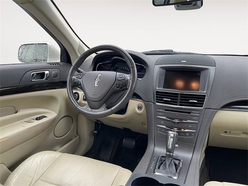 Used 2013 Lincoln MKT AWD image 10