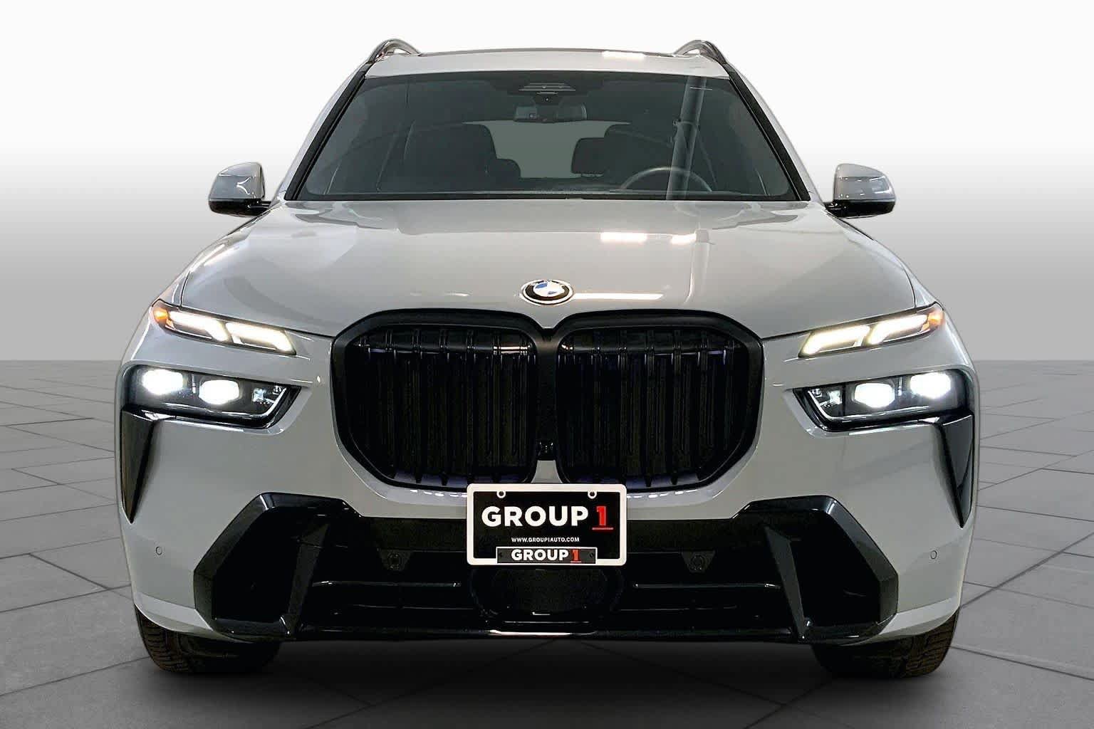 Used 2025 BMW X7 xDrive40i w/ Executive Package AWD/4WD image 3