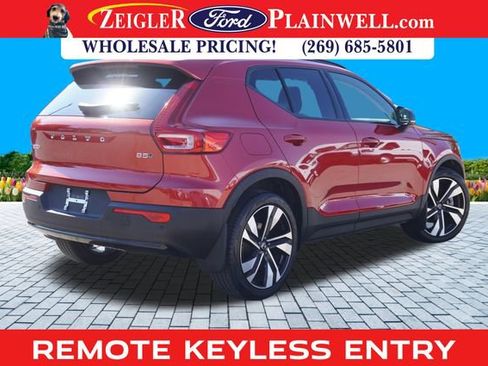 Used 2023 Volvo XC40 B5 Plus w/ Protection Package Premier image 5