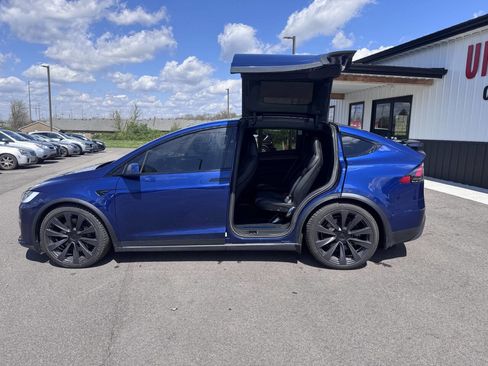 Used 2022 Tesla Model X Plaid image 8