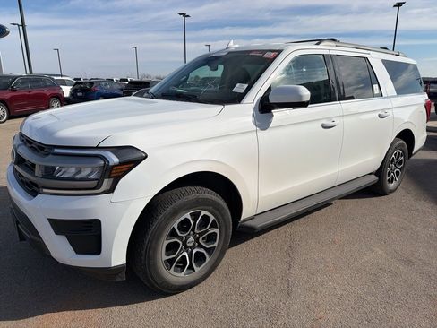 Used 2024 Ford Expedition Max XLT image 3