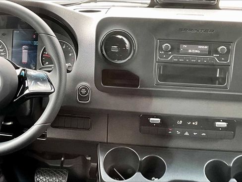 New 2025 Mercedes-Benz Sprinter 2500 image 9