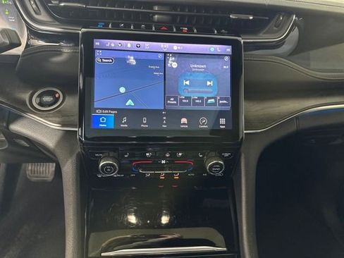 Used 2023 Jeep Grand Cherokee Overland image 21