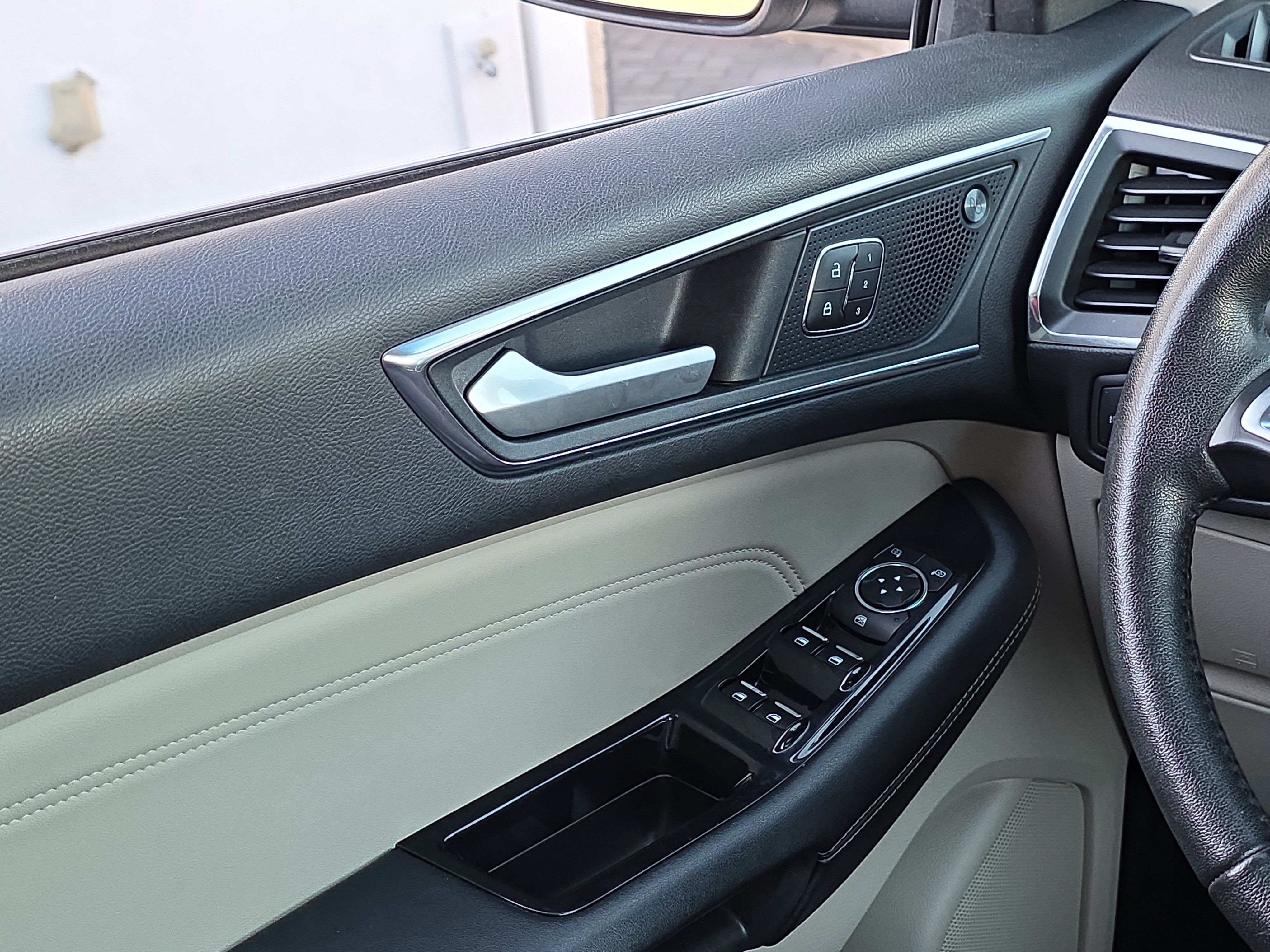 Used 2020 Ford Edge Titanium w/ Cargo Accessory Package AWD/4WD image 25