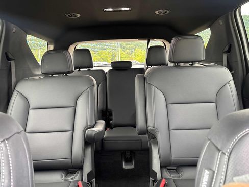 Used 2026 Chevrolet Traverse LT AWD/4WD image 19
