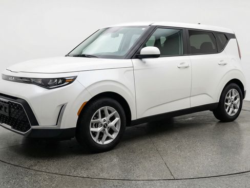 Used 2025 Kia Soul LX w/ LX Technology Package image 3