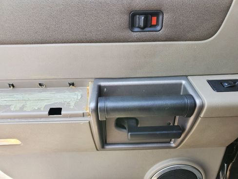 Used 2004 HUMMER H2 image 26