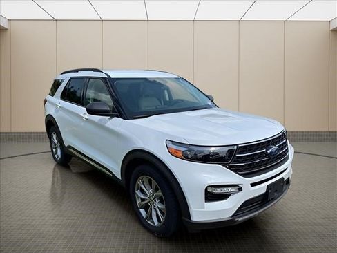 Used 2020 Ford Explorer XLT w/ Equipment Group 202A AWD/4WD image 9
