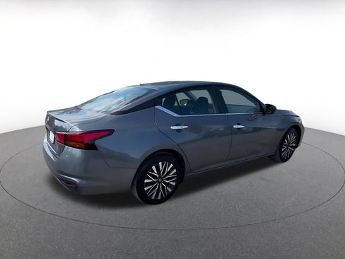 Used 2025 Nissan Altima 2.5 SV FWD image 15