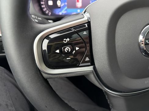 Certified 2023 Volvo XC60 B5 Plus image 44