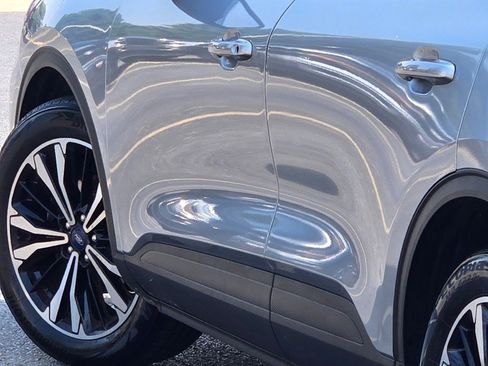 Used 2022 Ford Escape SE w/ SE Sport Appearance Package image 13