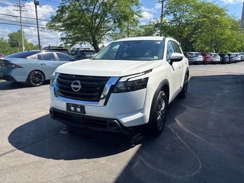 Used 2025 Nissan Pathfinder SV AWD/4WD image 5