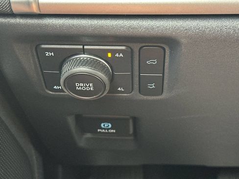 Used 2025 Ford Expedition Active AWD/4WD image 37