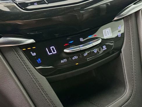 Used 2020 Cadillac XT6 Premium Luxury FWD image 18