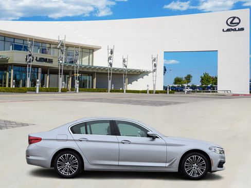 Used 2020 BMW 530i w/ Convenience Package image 2