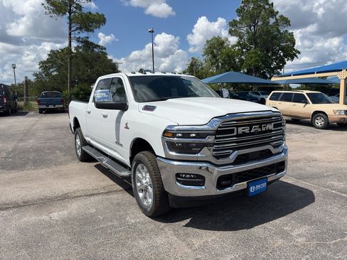 New 2026 RAM 2500 Laramie AWD/4WD image 4