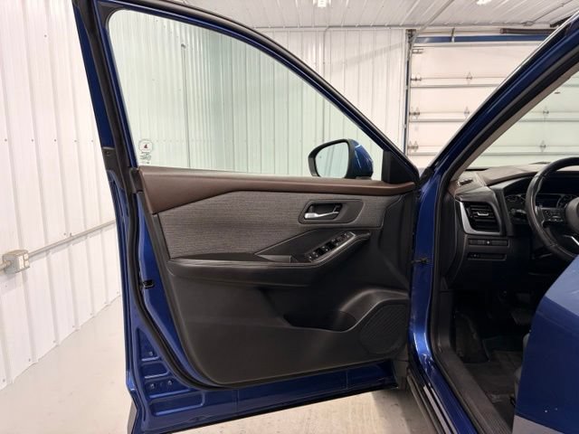 Used 2021 Nissan Rogue SV AWD/4WD image 14