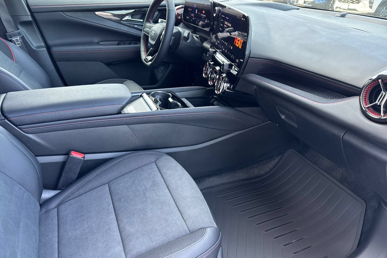 New 2025 Chevrolet Blazer EV RS AWD/4WD image 16