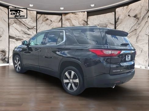 Used 2020 Chevrolet Traverse LT w/ LT Premium Package AWD/4WD image 7
