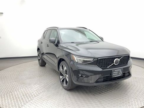 Certified 2024 Volvo XC40 B5 Plus w/ Protection Package Premier image 8