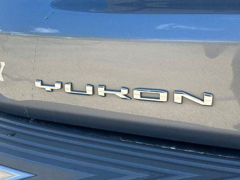 Used 2022 GMC Yukon SLT w/ SLT Premium Package AWD/4WD image 46