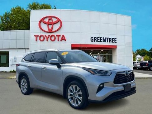 Used 2023 Toyota Highlander Limited image 1