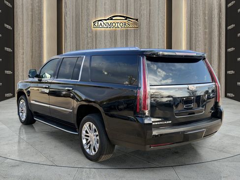 Used 2020 Cadillac Escalade ESV 2WD image 5