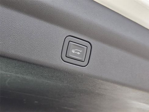 Certified 2025 Cadillac Escalade IQ Luxury 2 w/ LPO, Premium Carpet Package AWD/4WD image 32
